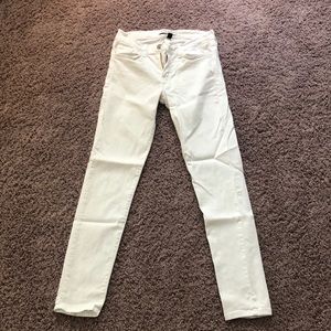 mid-rise white jeans!!